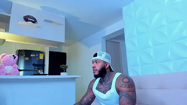 muscle man16 online show from February 16, 2025, 8:33 pm