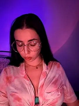 Snapshot of Emylia chatting on October 3, 2025, 7:22 pm Emylia online show from October 3, 2025, 7:22 pm