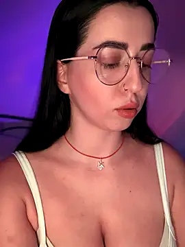 Snapshot of Emylia chatting on October 10, 2025, 3:00 pm Emylia online show from October 10, 2025, 3:00 pm