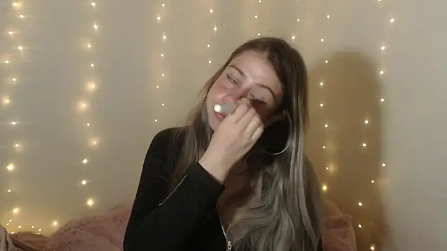 Snapshot of SweetSofty chatting on February 16, 2026, 9:44 pm SweetSofty online show from February 16, 2026, 9:44 pm