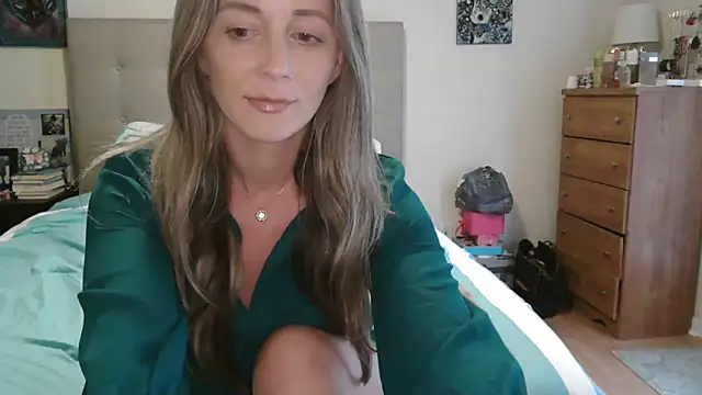 Heyitsmee33 online show from March 12, 2026, 10:49 pm