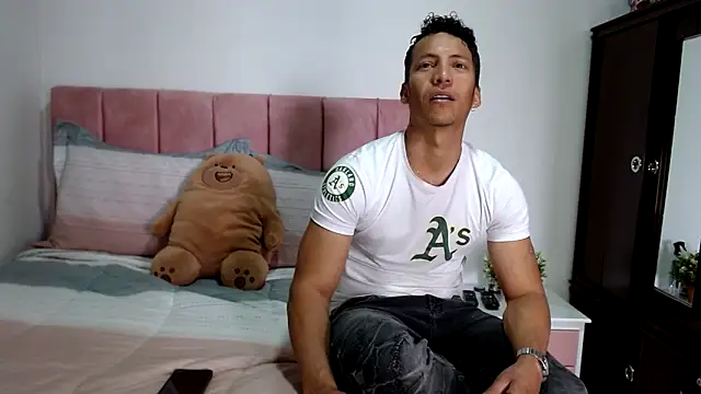 marcehot32 online show from February 18, 2025, 4:48 pm