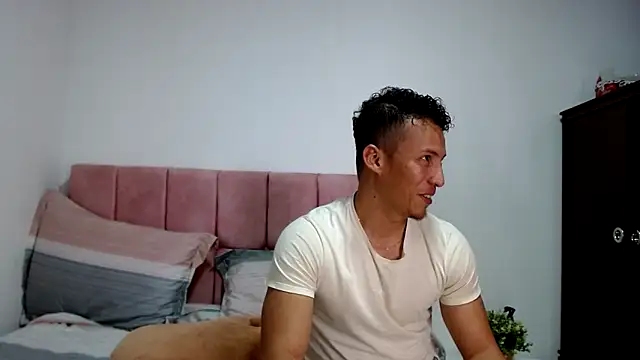 marcehot32 online show from March 3, 2025, 8:54 pm