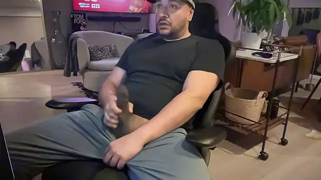 HungandThickLatin online show from January 5, 2025, 10:43 am
