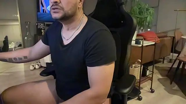 HungandThickLatin online show from January 12, 2025, 2:35 am