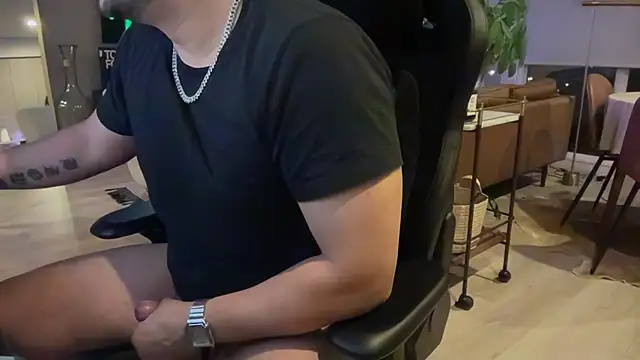 HungandThickLatin online show from January 19, 2025, 2:47 am