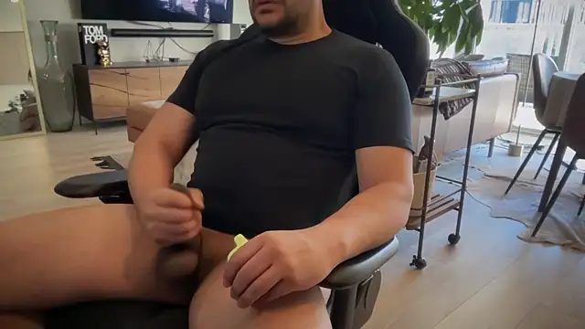 HungandThickLatin online show from January 21, 2025, 6:23 pm