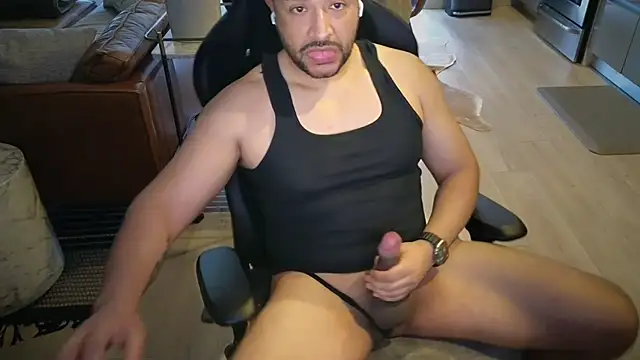 HungandThickLatin online show from February 5, 2026, 3:49 pm