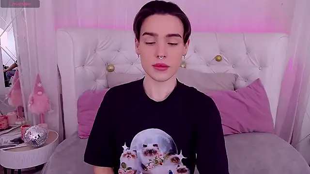 RobbyCharming online show from December 13, 2024, 6:49 pm