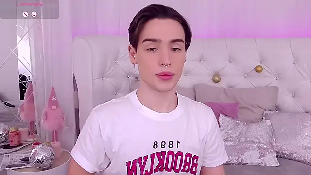 RobbyCharming online show from December 14, 2024, 6:52 pm