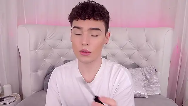 Snapshot of RobbyCharming chatting on September 14, 2025, 3:38 am RobbyCharming online show from September 14, 2025, 3:38 am