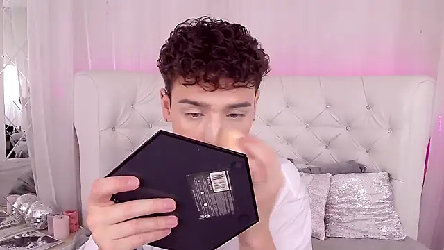 Snapshot of RobbyCharming chatting on September 21, 2025, 3:30 am RobbyCharming online show from September 21, 2025, 3:30 am