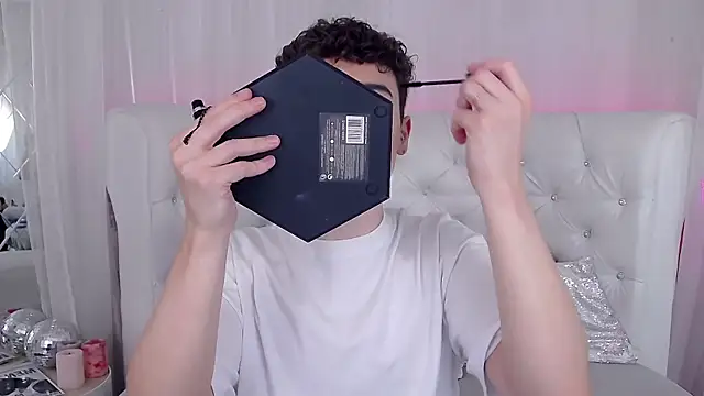 Snapshot of RobbyCharming chatting on September 28, 2025, 3:45 am RobbyCharming online show from September 28, 2025, 3:45 am