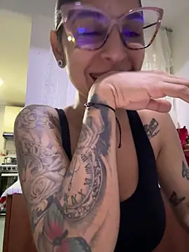 charlotte stevenss  online show from December 30, 2024, 1:47 pm