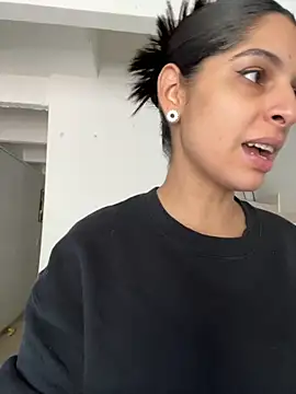 charlotte stevenss  online show from October 29, 2025, 3:25 pm