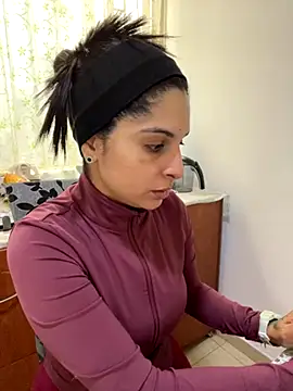 charlotte stevenss  online show from November 12, 2025, 3:23 pm