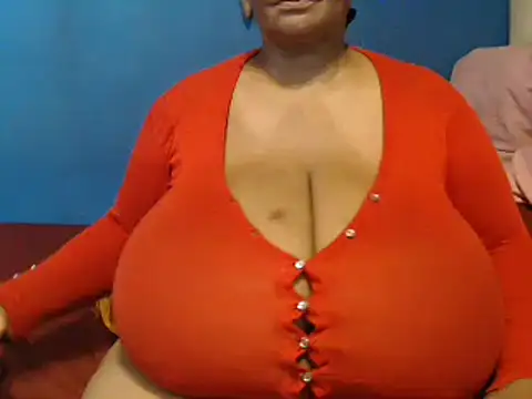 Snapshot of CUTEFIRMMELONSS chatting on December 31, 2024, 2:58 pm CUTEFIRMMELONSS online show from December 31, 2024, 2:58 pm