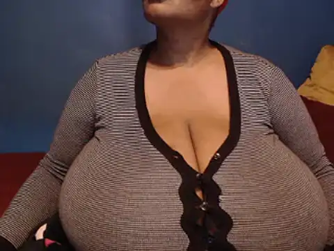 Snapshot of CUTEFIRMMELONSS chatting on January 16, 2025, 6:27 pm CUTEFIRMMELONSS online show from January 16, 2025, 6:27 pm