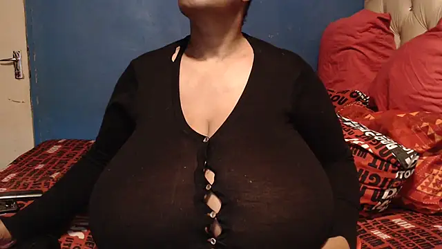 CUTEFIRMMELONSS online show from October 24, 2025, 5:42 pm