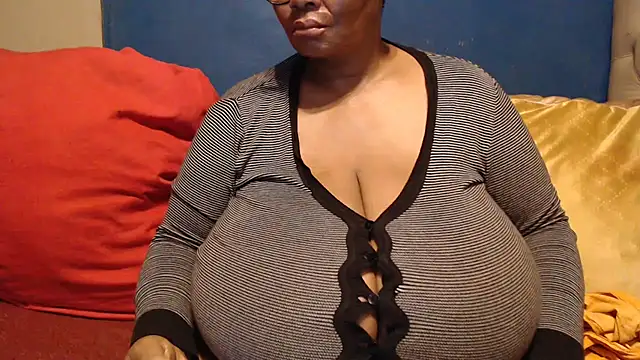 CUTEFIRMMELONSS online show from December 17, 2025, 2:28 am