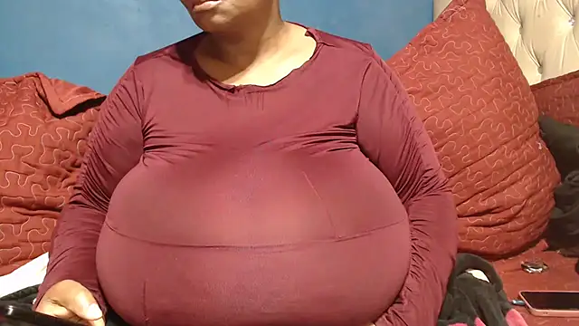 CUTEFIRMMELONSS online show from May 2, 2026, 3:22 am