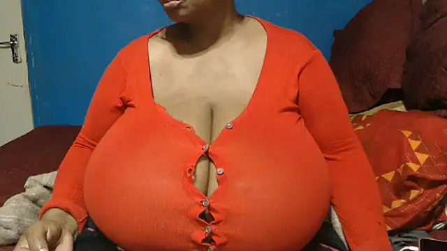 CUTEFIRMMELONSS online show from June 19, 2026, 7:28 pm