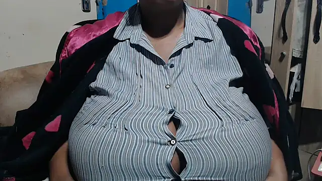 CUTEFIRMMELONSS online show from July 10, 2026, 6:10 pm