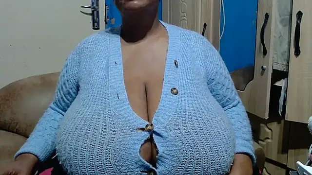 CUTEFIRMMELONSS online show from July 15, 2026, 6:02 pm