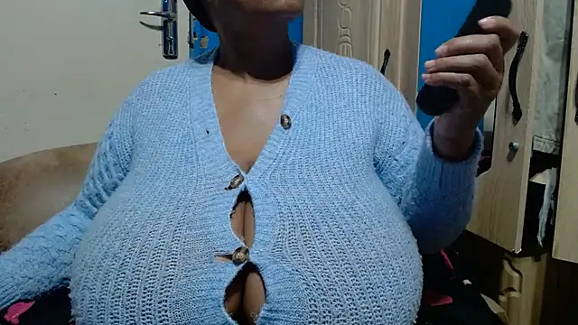 CUTEFIRMMELONSS online show from July 16, 2026, 4:35 pm