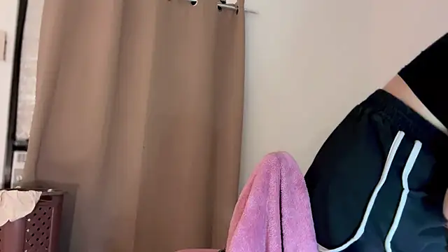 ehotlovea  online show from February 11, 2026, 1:49 pm