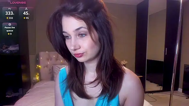 Carina E online show from February 9, 2026, 10:08 am