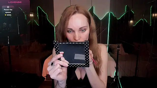 SaraSubtlety online show from April 18, 2026, 1:37 pm