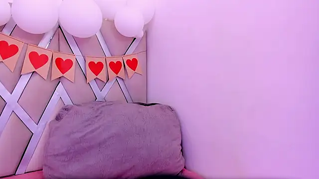 Helenn monroy1 online show from February 21, 2026, 7:04 pm