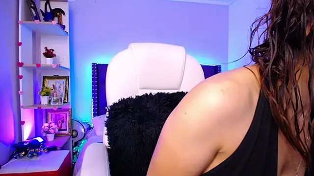 Miley Walker1 online show from January 25, 2025, 11:44 am