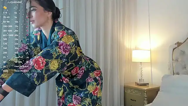 Valentina Ross  online show from January 14, 2025, 1:06 pm