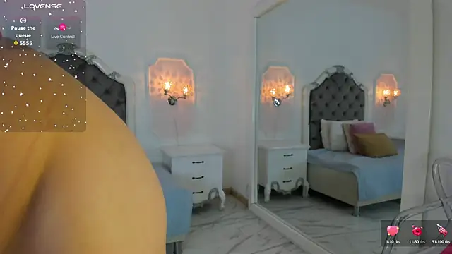 Valentina Ross  online show from May 6, 2026, 12:32 pm