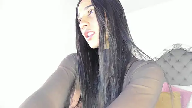 Snapshot of Valentina_Ross_ chatting on July 1, 2026, 12:07 pm Valentina Ross online show from July 1, 2026, 12:07 pm