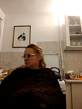 Snapshot of She-devilx chatting on February 18, 2026, 11:01 pm She-devilx online show from February 18, 2026, 11:01 pm