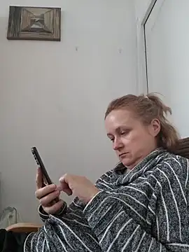 Snapshot of She-devilx chatting on March 28, 2026, 2:27 pm She-devilx online show from March 28, 2026, 2:27 pm