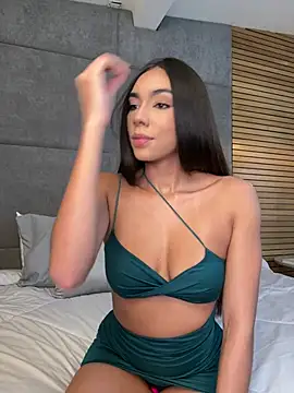Snapshot of EllaSanz_ chatting on May 30, 2026, 9:23 pm EllaSanz online show from May 30, 2026, 9:23 pm