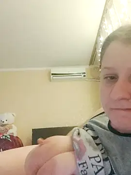 CumCpl online show from November 14, 2025, 9:35 pm