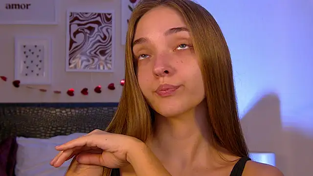 VirginieCruz online show from March 17, 2026, 5:38 pm