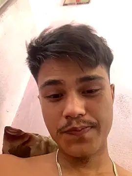 Hullax online show from November 4, 2025, 4:44 am