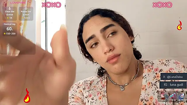 Snapshot of LunaGudi chatting on September 17, 2025, 12:07 pm LunaGudi online show from September 17, 2025, 12:07 pm