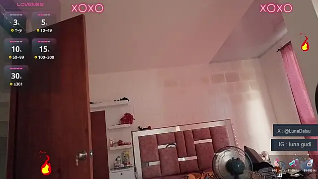 Snapshot of LunaGudi chatting on October 3, 2025, 1:08 pm LunaGudi online show from October 3, 2025, 1:08 pm