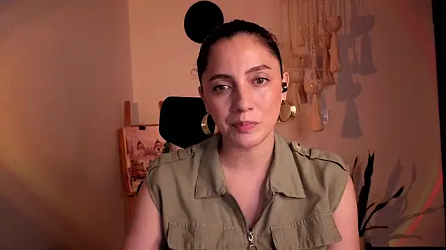 Mala Bad online show from December 18, 2025, 4:02 pm