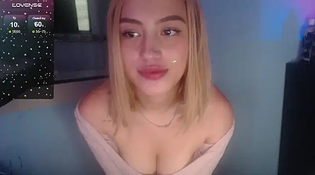 Snapshot of Sophi-tayson chatting on December 15, 2024, 3:45 am Sophi-tayson online show from December 15, 2024, 3:45 am