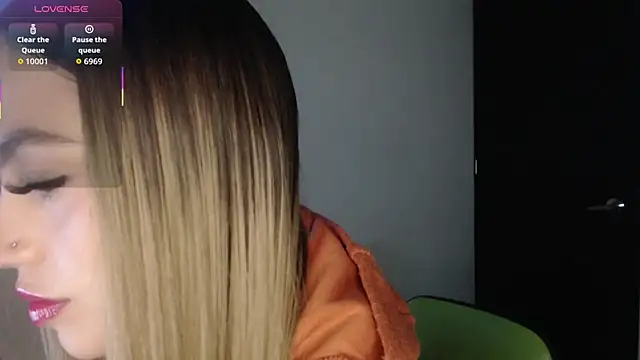 Snapshot of Sophi-tayson chatting on October 4, 2025, 12:41 am Sophi-tayson online show from October 4, 2025, 12:41 am