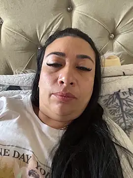 Karina Yang online show from December 14, 2025, 12:32 pm