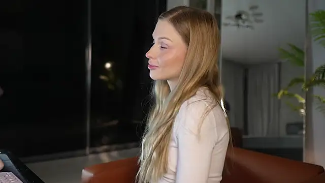 seeunexttime0 online show from February 9, 2025, 3:11 am